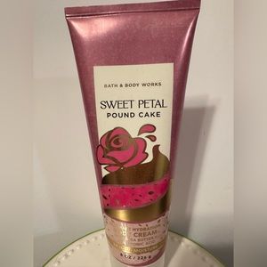 Bath & bodyworks Sweet Petal Pound Cake Body Cream